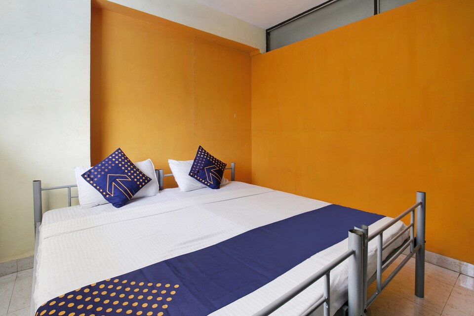 OYO 77069 The Railway Lodge, Margao Goa, Goa