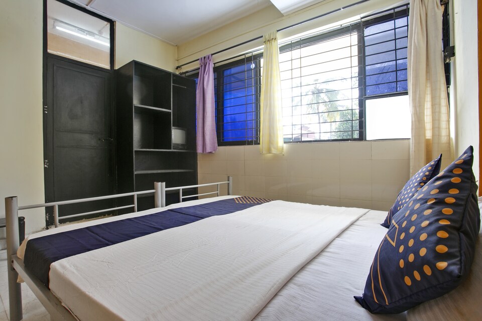 OYO 77069 The Railway Lodge, Margao Goa, Goa