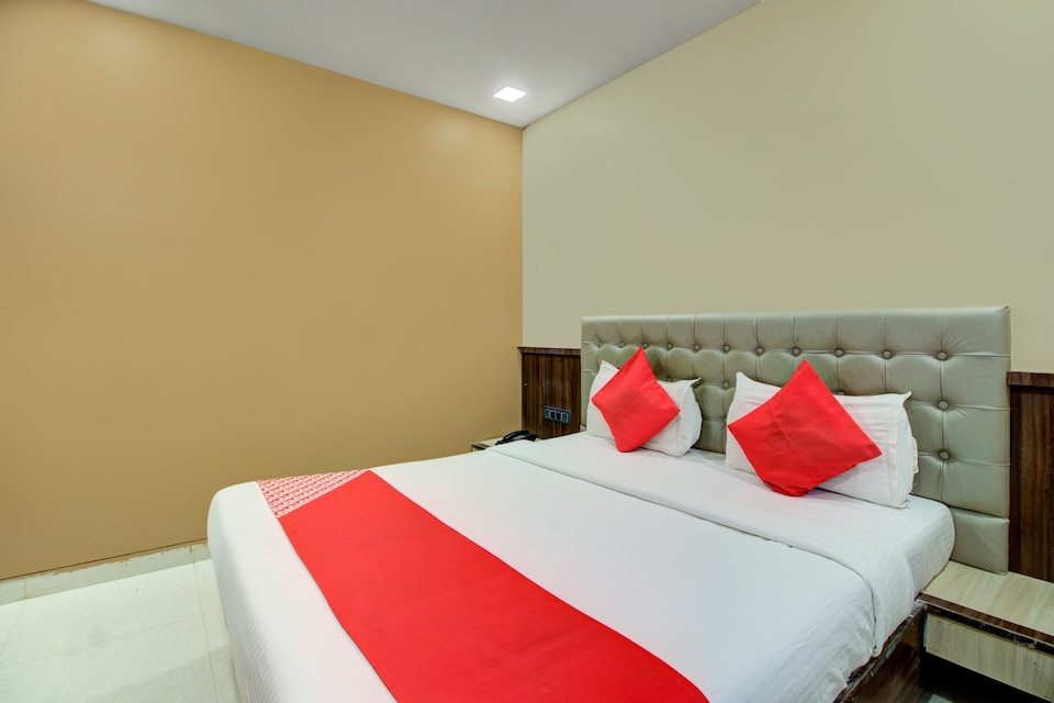 OYO MUM2055 Hotel Golden Crown, Mumbai International Airport, Mumbai