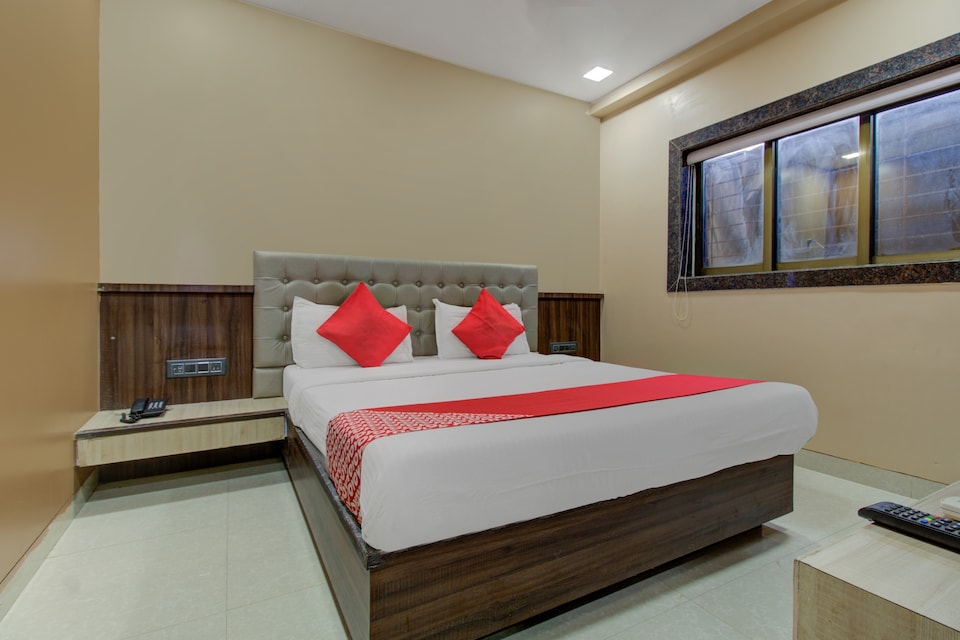 OYO MUM2055 Hotel Golden Crown, Mumbai International Airport, Mumbai