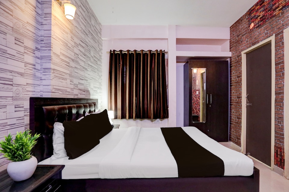 Super Hotel O A.N College Patna Formerly Hudco Grand, Patliputra Colony, Patna