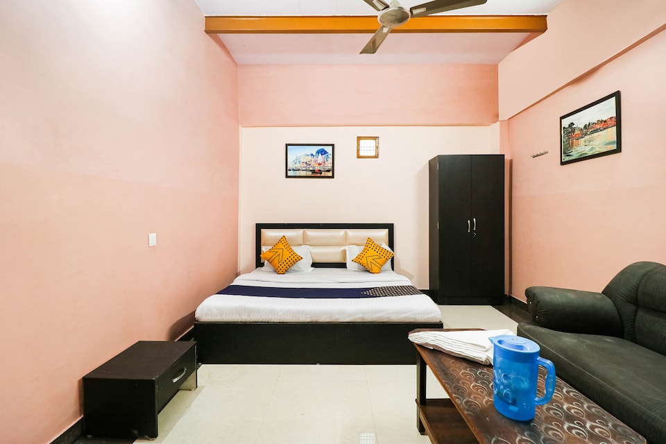 SPOT ON H R Paying Guest House, Godowlia, Varanasi