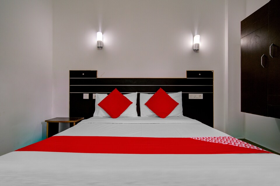 OYO Flgship 77102 White Castle Residency, Adimali Munnar, Munnar