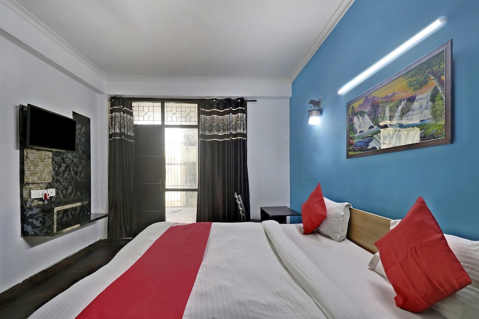 OYO 77119 Shiv Shakti Residency , Noida City, Noida