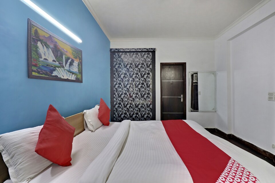 OYO 77119 Shiv Shakti Residency , Noida City, Noida