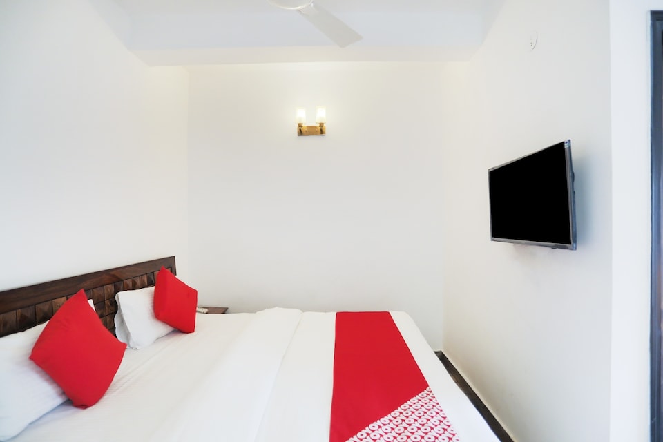 OYO 77125 S R Plaza, Greater Noida, Noida