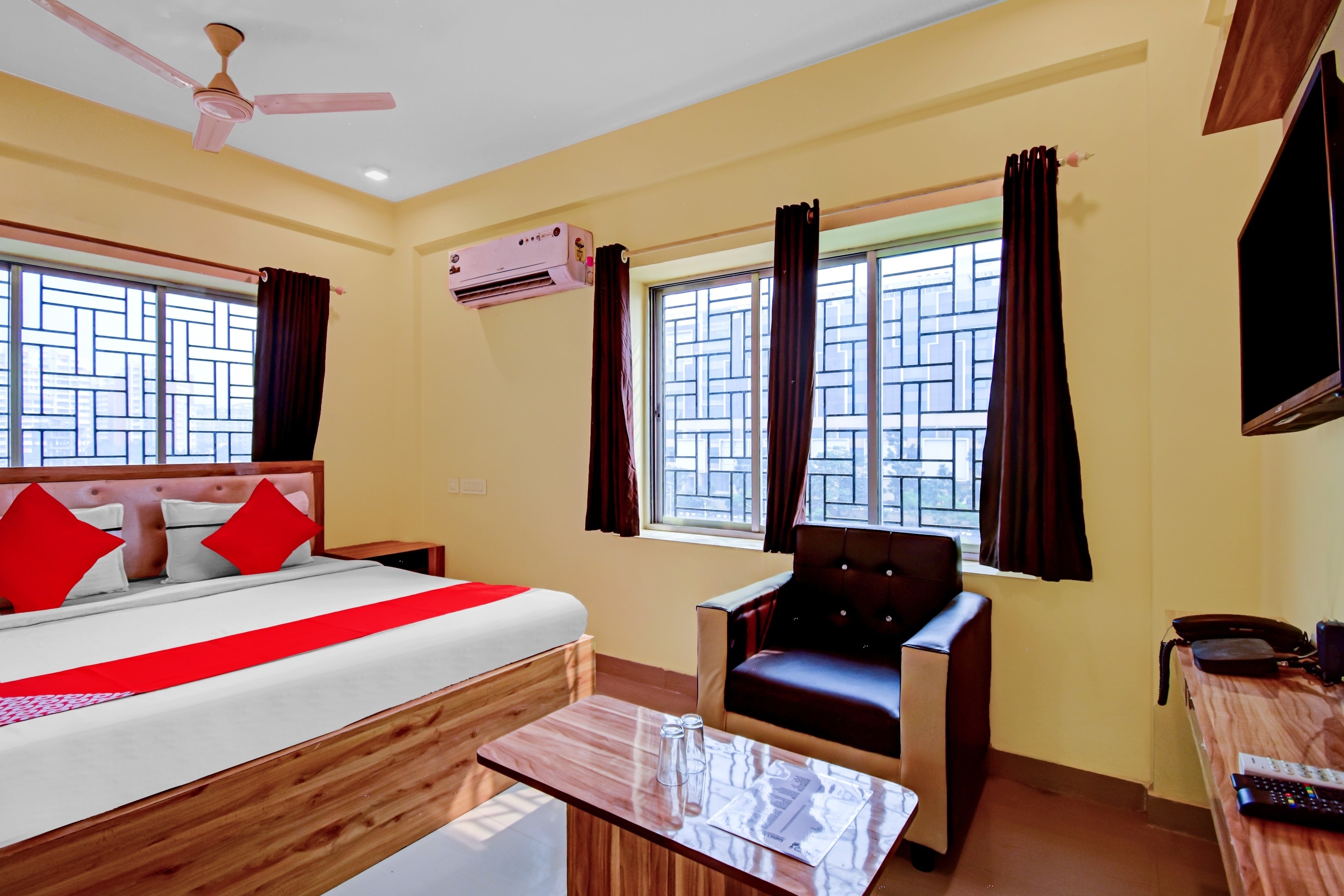 Oyo 77129 Hotel Casa Astra,Aaiic 2045, Action Area Iic, Newtown, Street Number 648, Kolkata,3 star