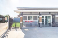 OYO 75383 Danthip Place