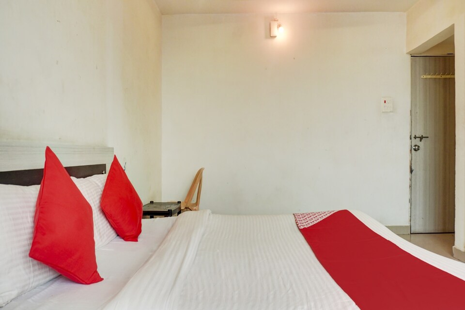 OYO 77133 Shree Trupti Lodging , Katraj Khed Shivapur Pune, पुणे