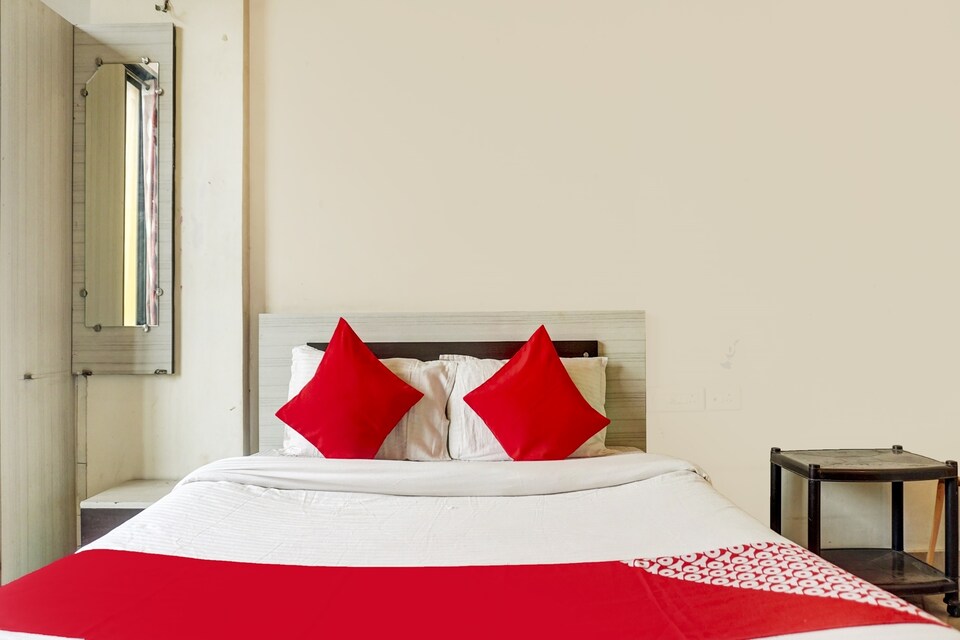 OYO 77133 Shree Trupti Lodging , Katraj Khed Shivapur Pune, पुणे