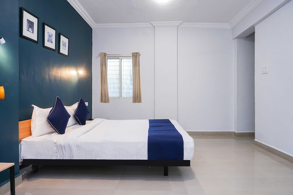 OYO 77138 Shree Apartments, Viman Nagar, Pune