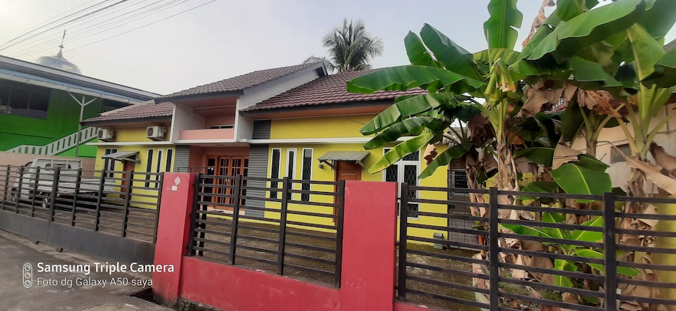 OYO 90145 Furqon Guest House Syariah, Jakabaring, Palembang