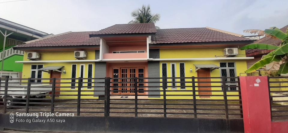 OYO 90145 Furqon Guest House Syariah, Jakabaring, Palembang