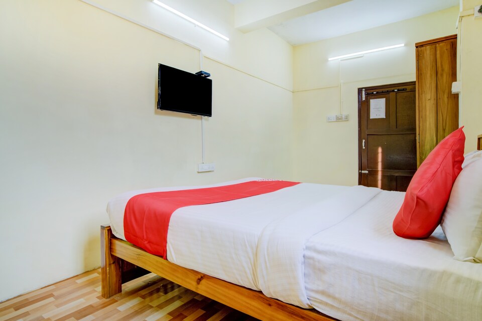OYO Flagship 77152 Emmanuel Residency, Palarivattom, Kochi