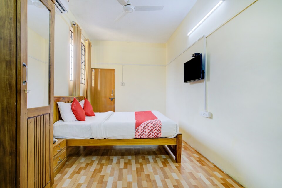OYO Flagship 77152 Emmanuel Residency, Palarivattom, Kochi