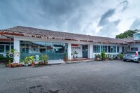Super OYO 90147 Hilltop Hotel