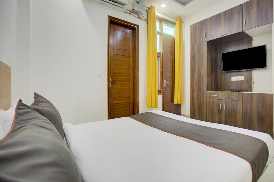 Collection O Elegant Stay Fortis Hospital, Noida Industrial Area Mamura, Noida