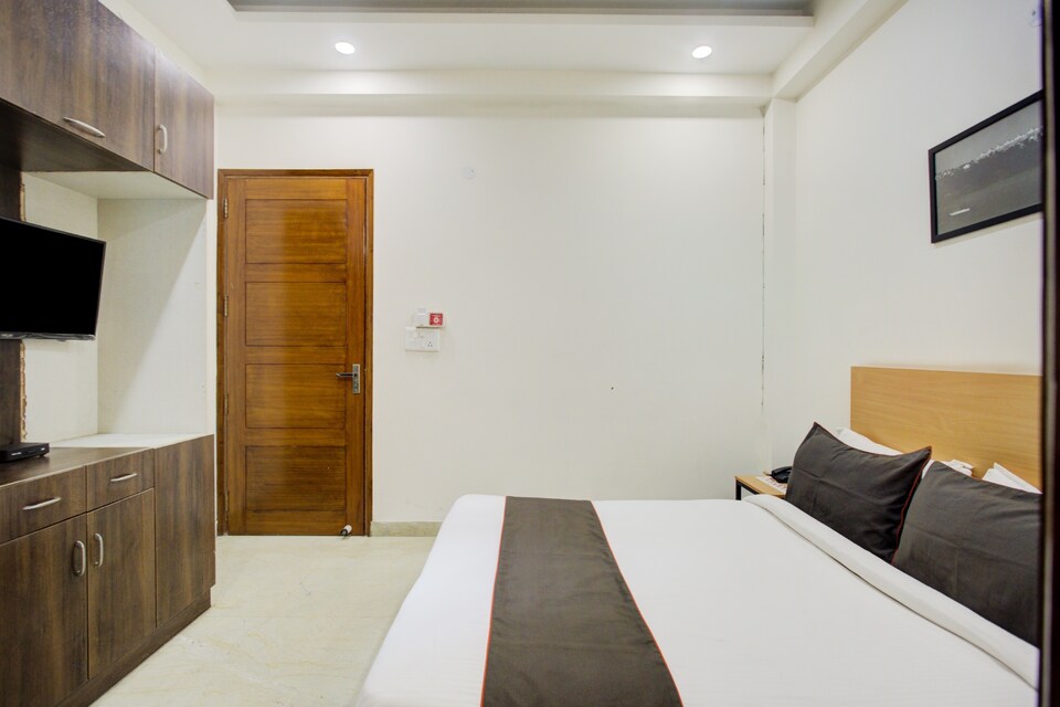 Collection O Elegant Stay Fortis Hospital, Noida Industrial Area Mamura, Noida