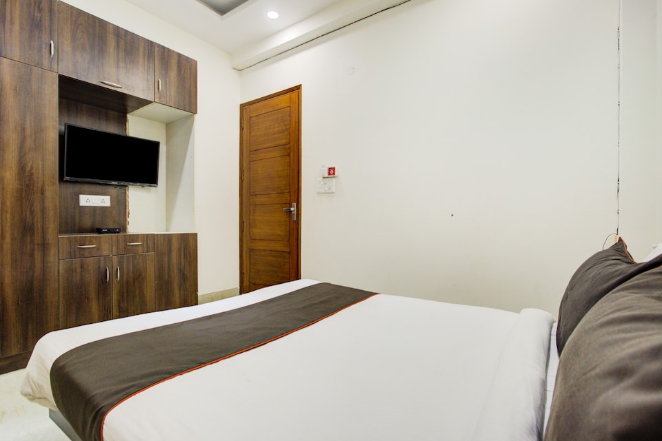 Collection O Elegant Stay Fortis Hospital, Noida Industrial Area Mamura, Noida