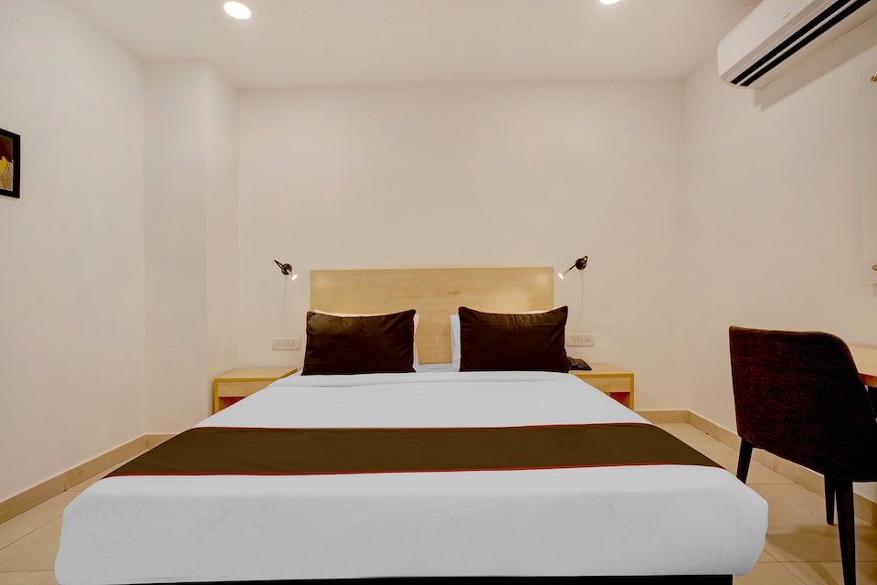 Collection O 77199 Sigma Tower above Reliance SMART sector -44, Noida City, Noida