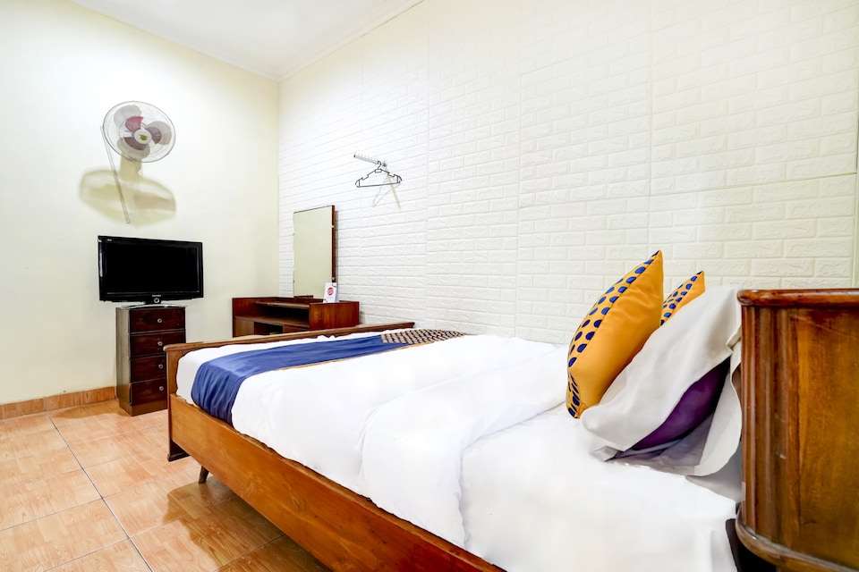 SPOT ON 90163 Radio Backpacker Guesthouse Syariah, Pasteur, Bandung