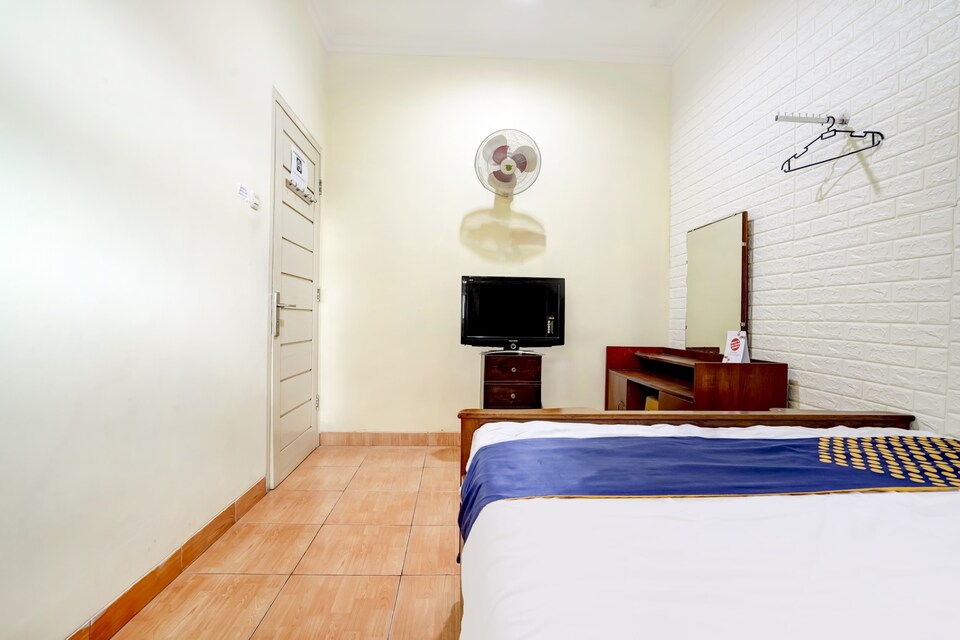 SPOT ON 90163 Radio Backpacker Guesthouse Syariah, Pasteur, Bandung