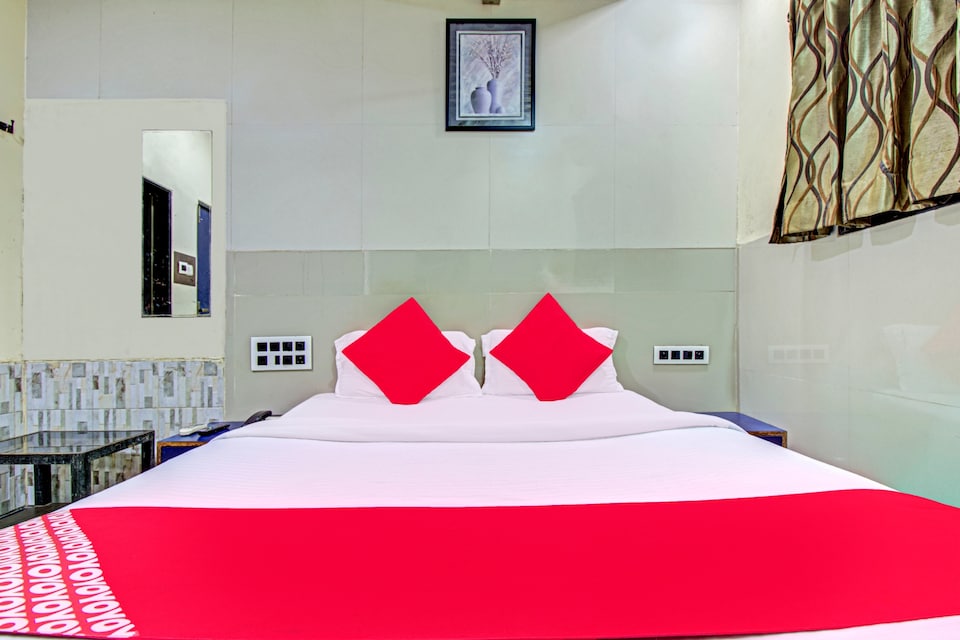 OYO Hotel Planet Near Chhatrapati Shivaji International Airport, Mumbai International Airport, Mumbai