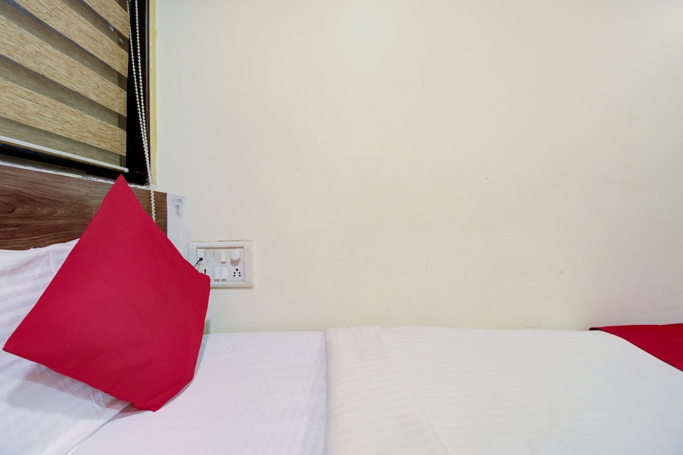 OYO 77255 Hotel Royal Plaza, Mumbai BCEC, Mumbai