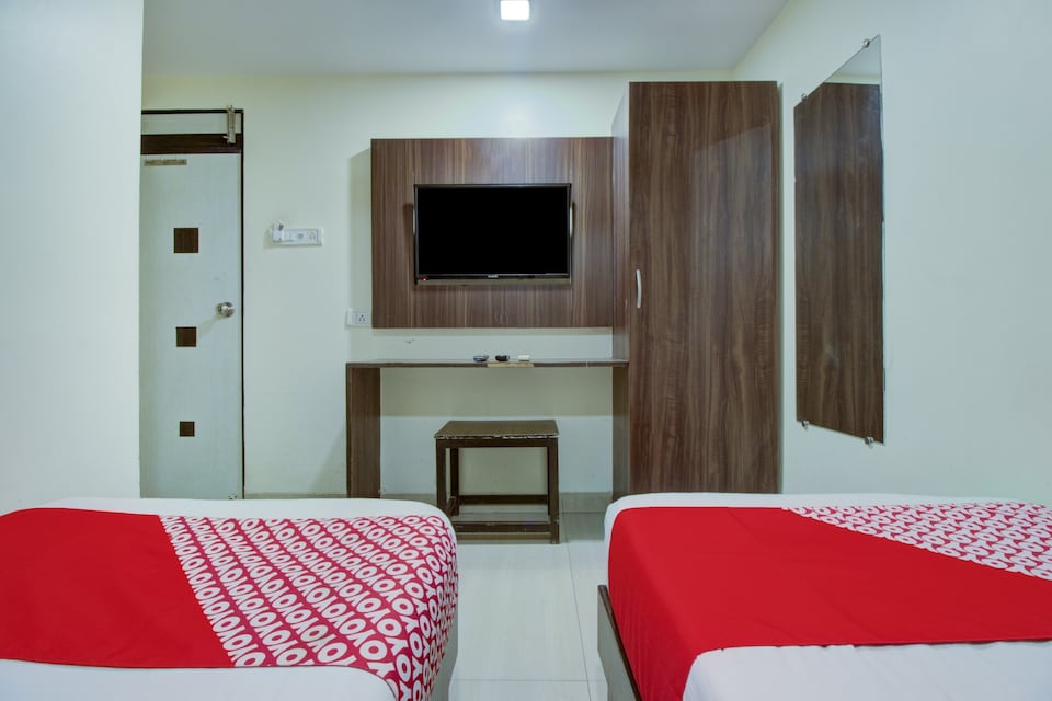 OYO 77255 Hotel Royal Plaza, Mumbai BCEC, Mumbai