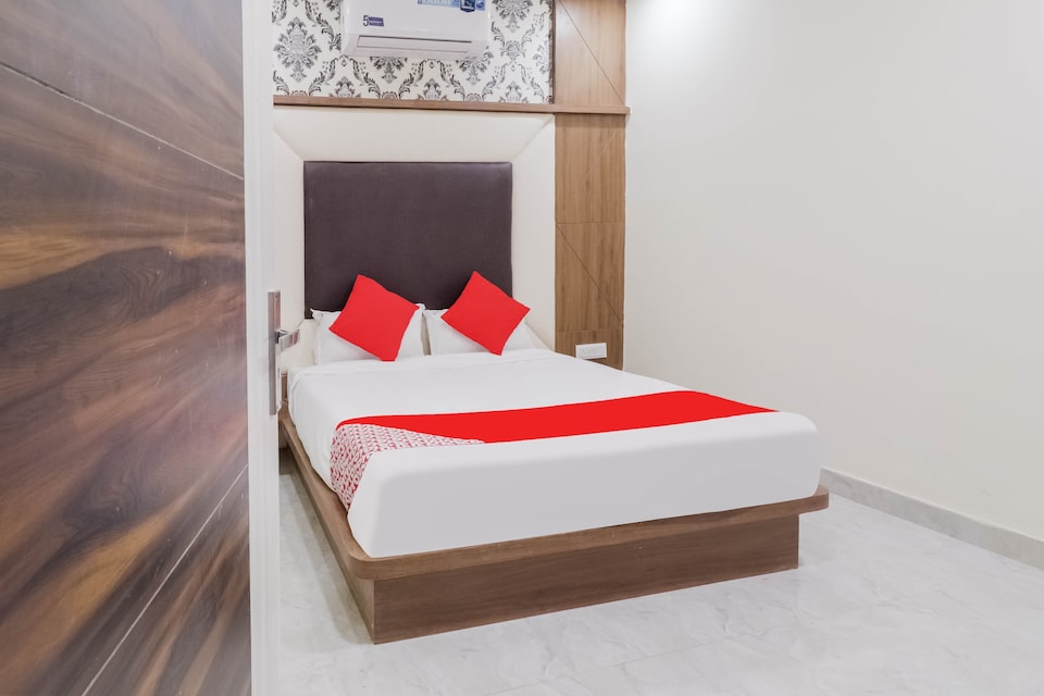 OYO 77270 Hotel Tulsa Mohan, Gwalior, Gwalior