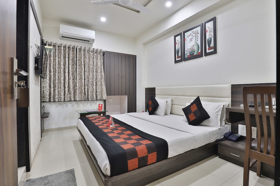 OYO Flagship 77288 Hotel City Inn, Dhebar Road, Rajkot