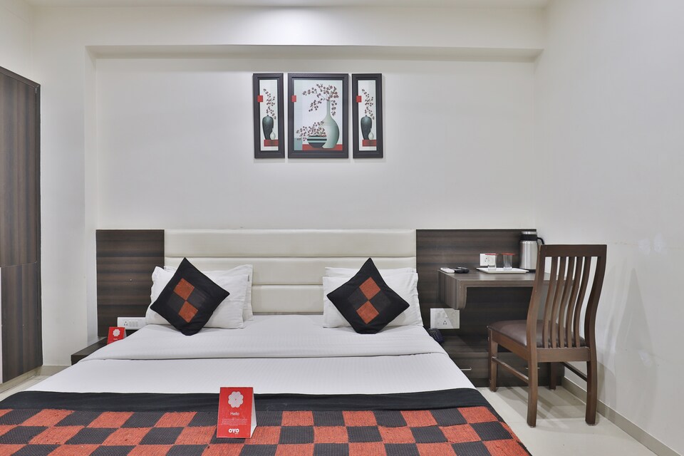 OYO Flagship 77288 Hotel City Inn, Dhebar Road, Rajkot