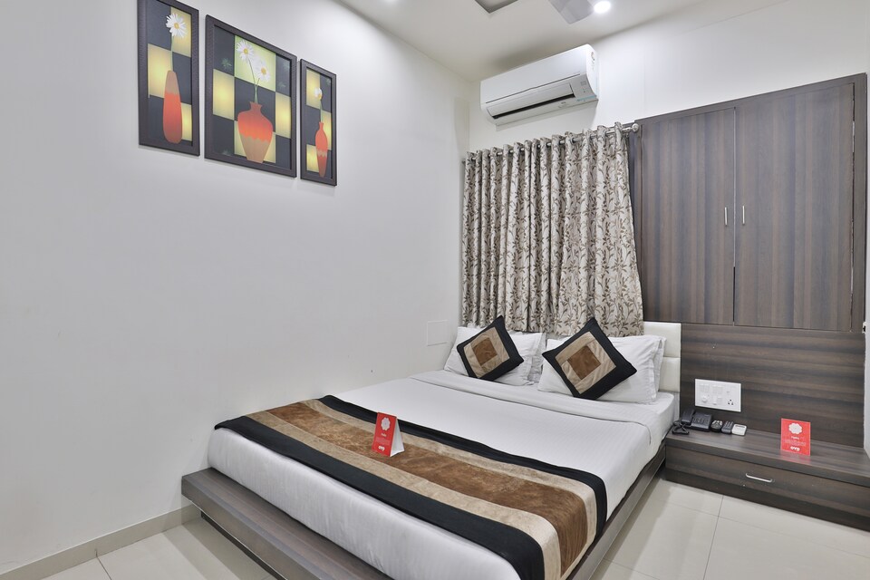 OYO Flagship 77288 Hotel City Inn, Dhebar Road, Rajkot
