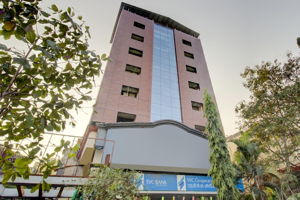 Capital O 77296 Hotel Jalaja Inn, Mumbai Borivali-Dahisar-Mira Road, Mumbai