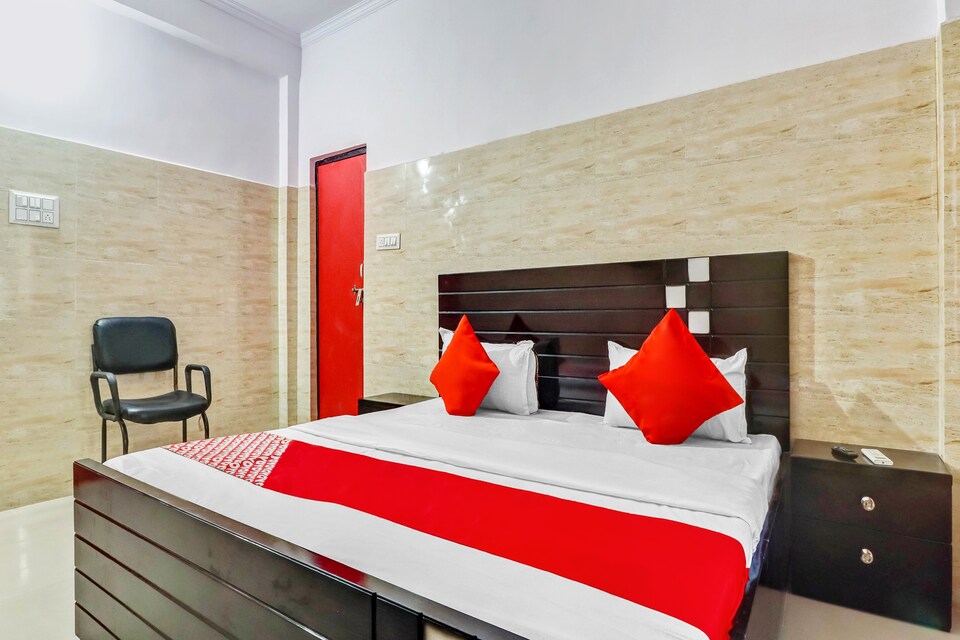 OYO Flagship Hotel Mauryans Near Munshi Pulia Metro Station, New High Court Lucknow, Lucknow