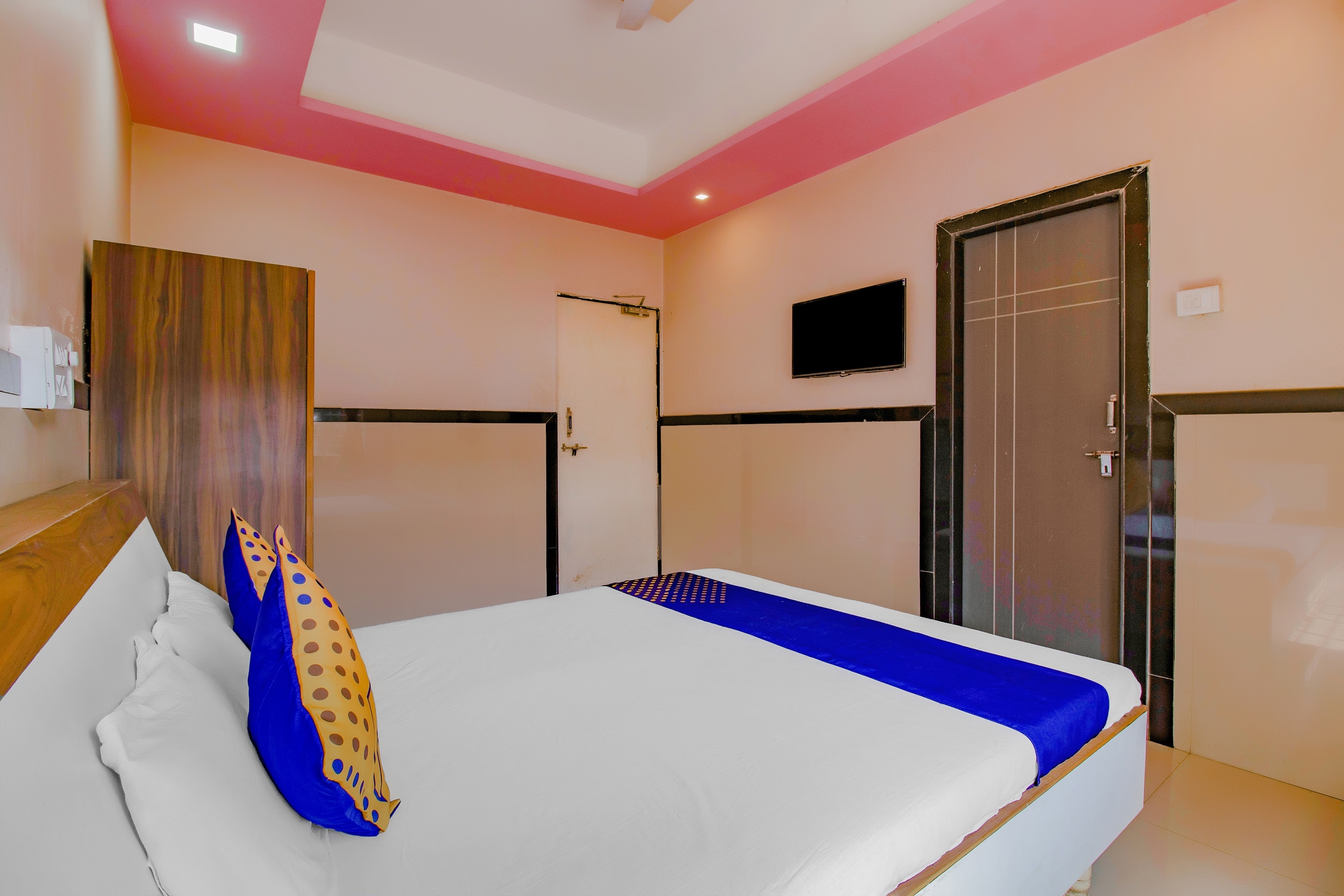 SPOT ON Indirasagar Executive, SPOT ON Kolhapur, Book ₹554 OYO
