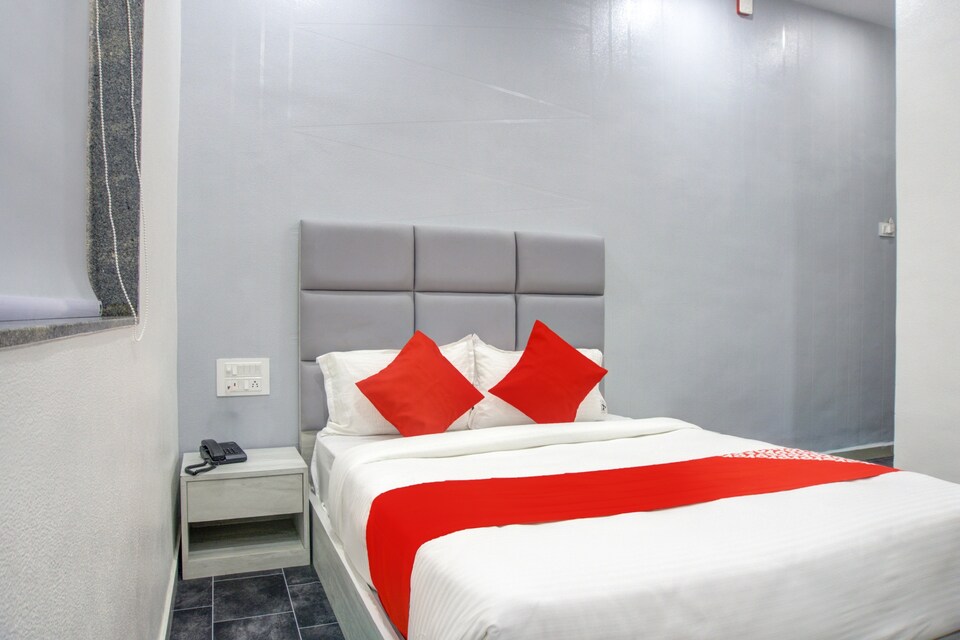 OYO 77337 Hotel Unicorn, Vesu, सूरत