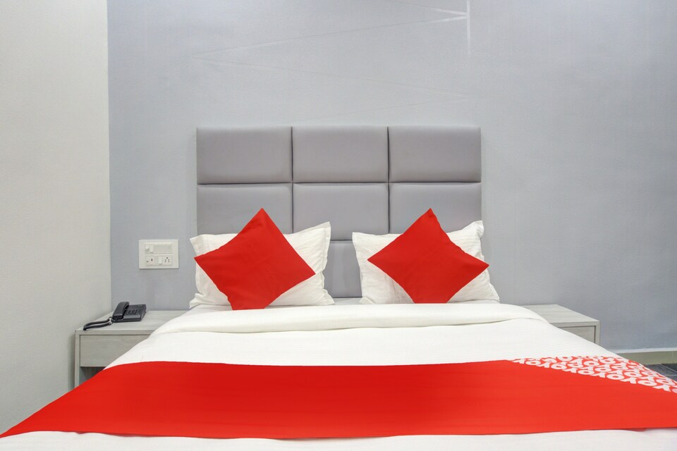 OYO 77337 Hotel Unicorn, Vesu, सूरत