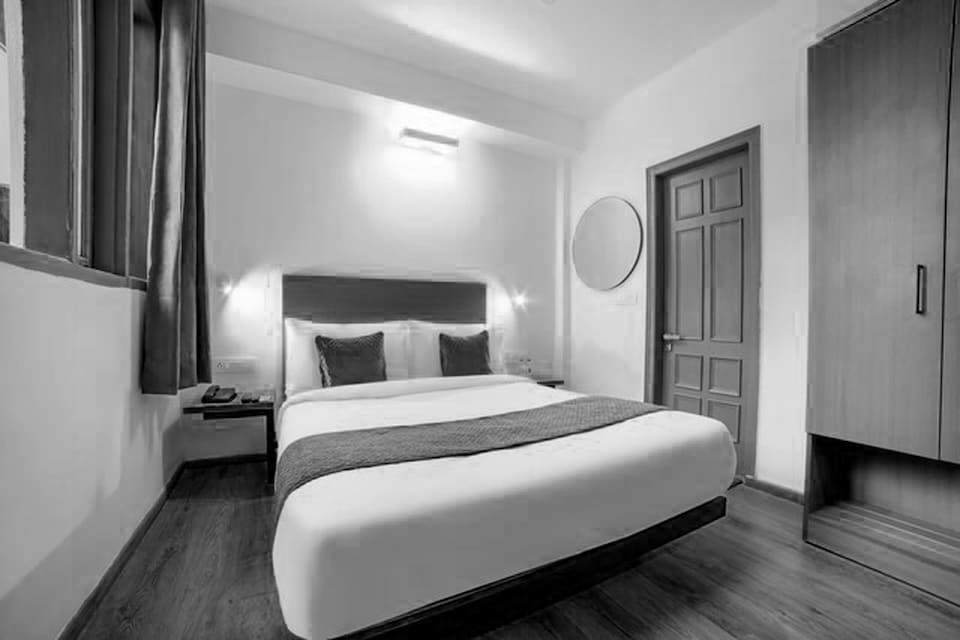 OYO Townhouse 505 Spring Sky", Golf Course Road, Gurgaon