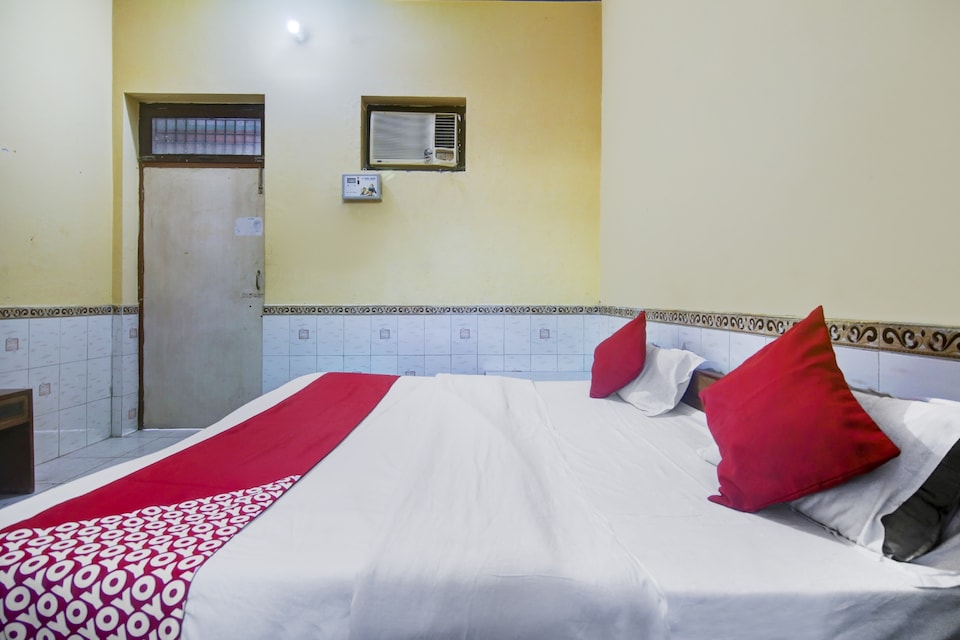 OYO 77377 Raj Guest House , G L A University Vrindavan, Vrindavan