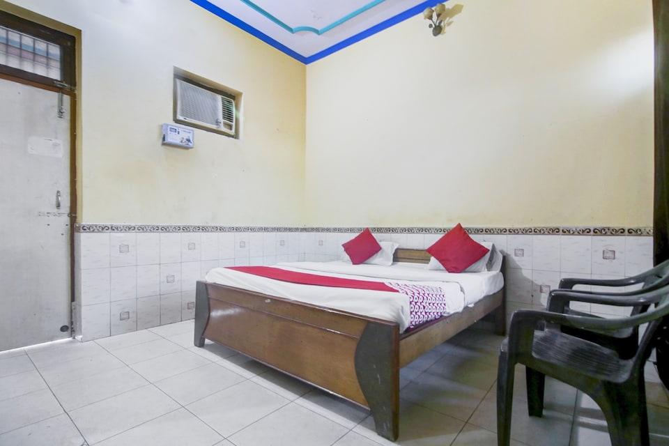 OYO 77377 Raj Guest House , G L A University Vrindavan, Vrindavan