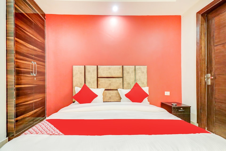 OYO DEL2898 Shree Palace, Saket Delhi, दिल्ली