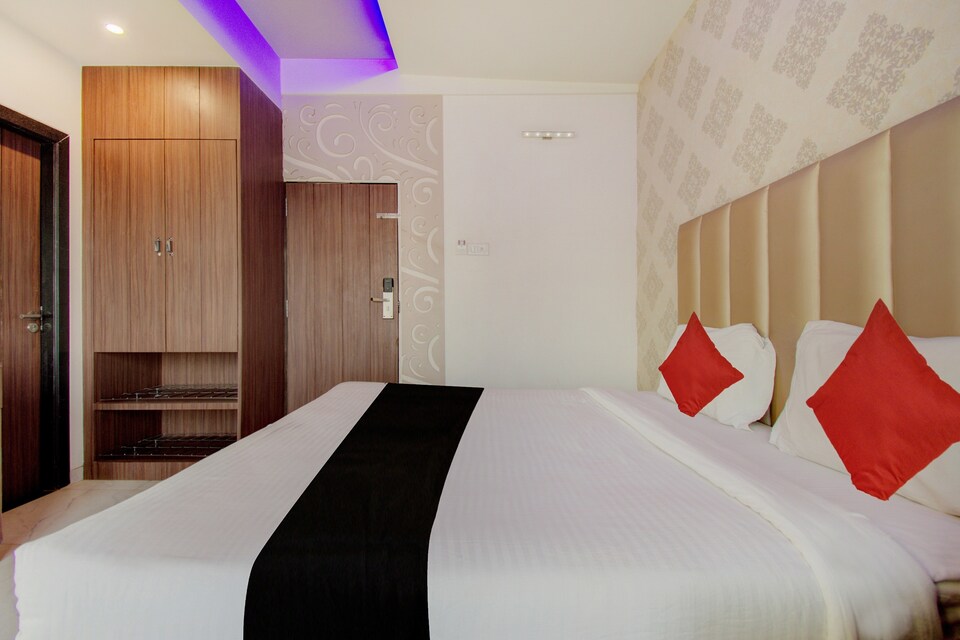 OYO 77407 Hotel Sai Dharam Palace, Shirdi, Shirdi