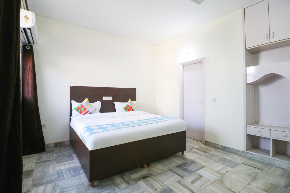 OYO 77435 c-61, Anand Vihar Delhi, दिल्ली