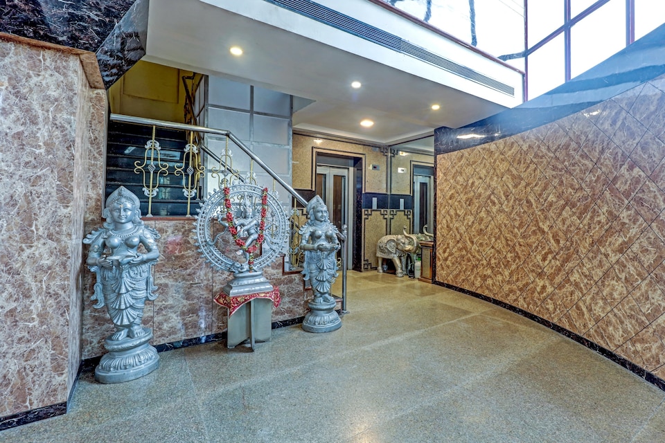 Collection O chamiers park, T Nagar Chennai, Chennai
