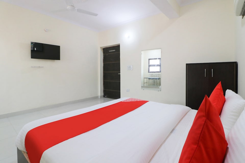OYO DEL2900 Lal Guest House, Paschim Vihar Delhi, Delhi
