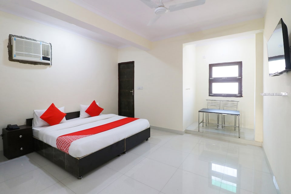 OYO DEL2900 Lal Guest House, Paschim Vihar Delhi, Delhi