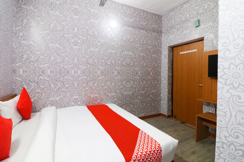 OYO 77443 Hotel Green , Faridabad, Faridabad