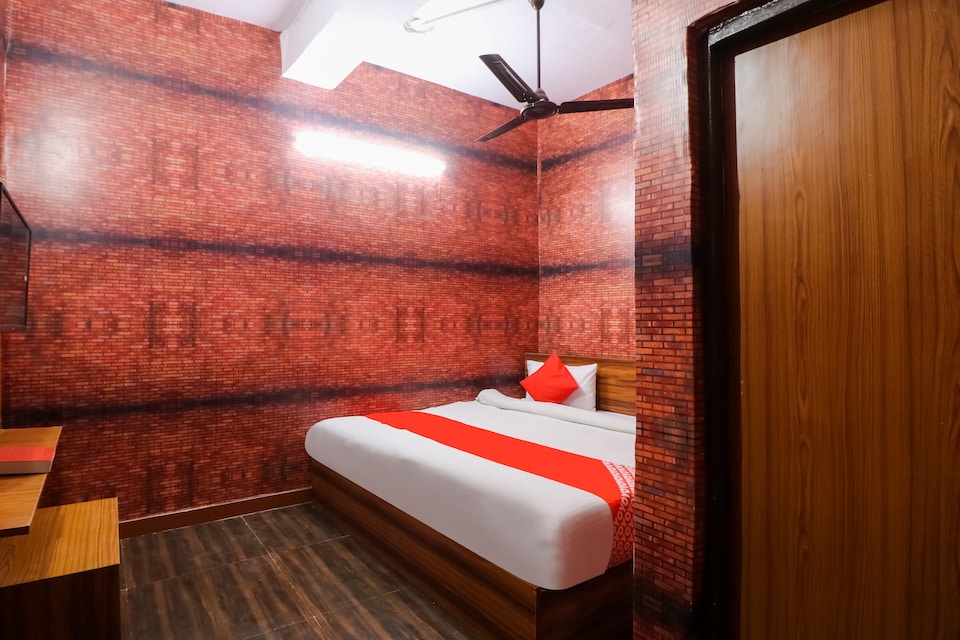 OYO 77443 Hotel Green , Faridabad, Faridabad