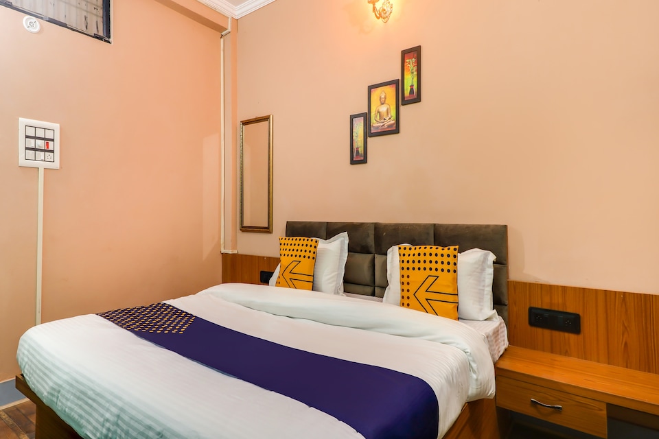 SPOT ON Sky Inn Near Phoenix Palassio, Gomti Nagar Extension Lucknow, Lucknow